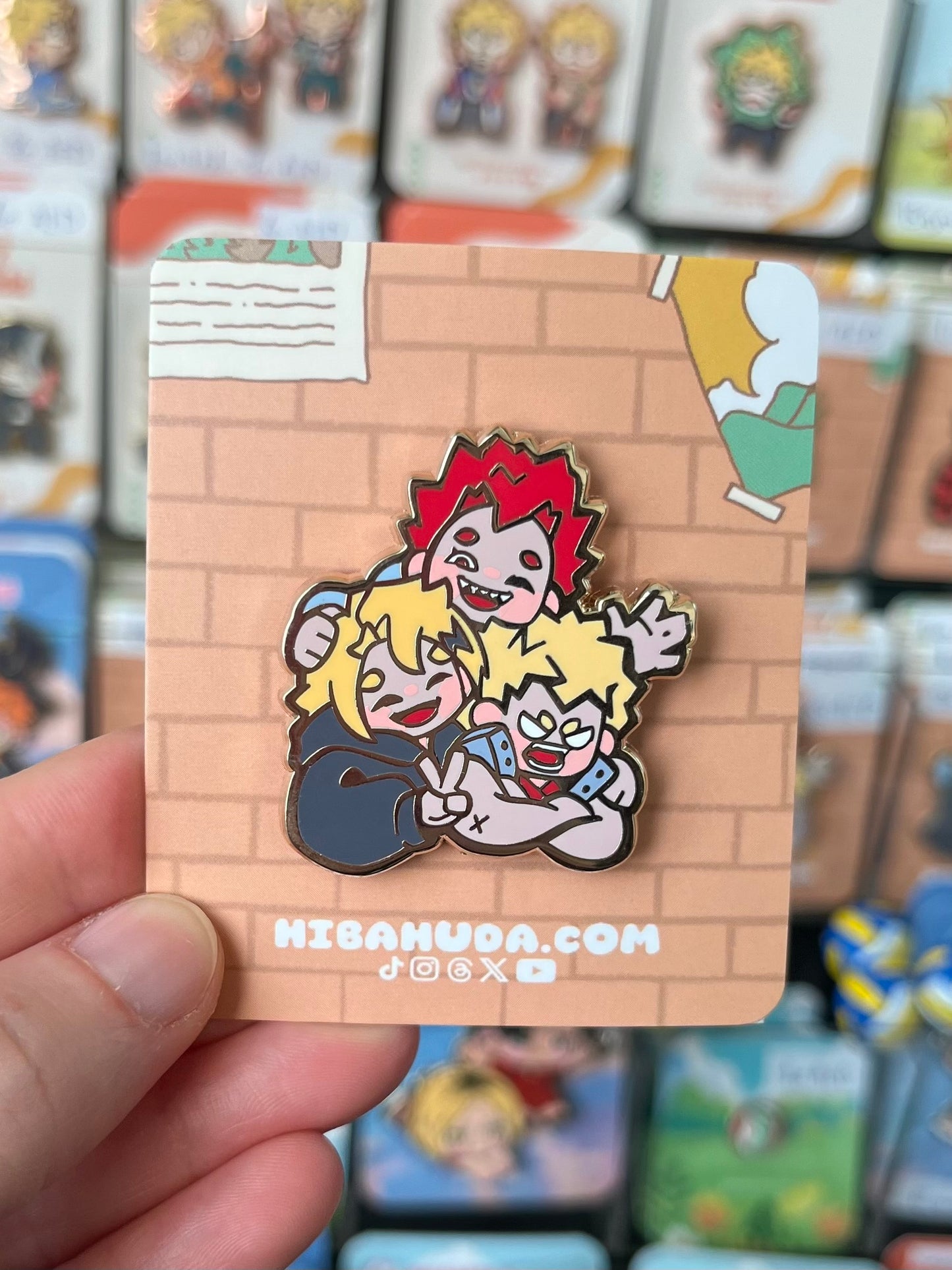 دبوس معدني مطلي بالمينا قابل للجمع - إصدار محدود من باكوسكواد